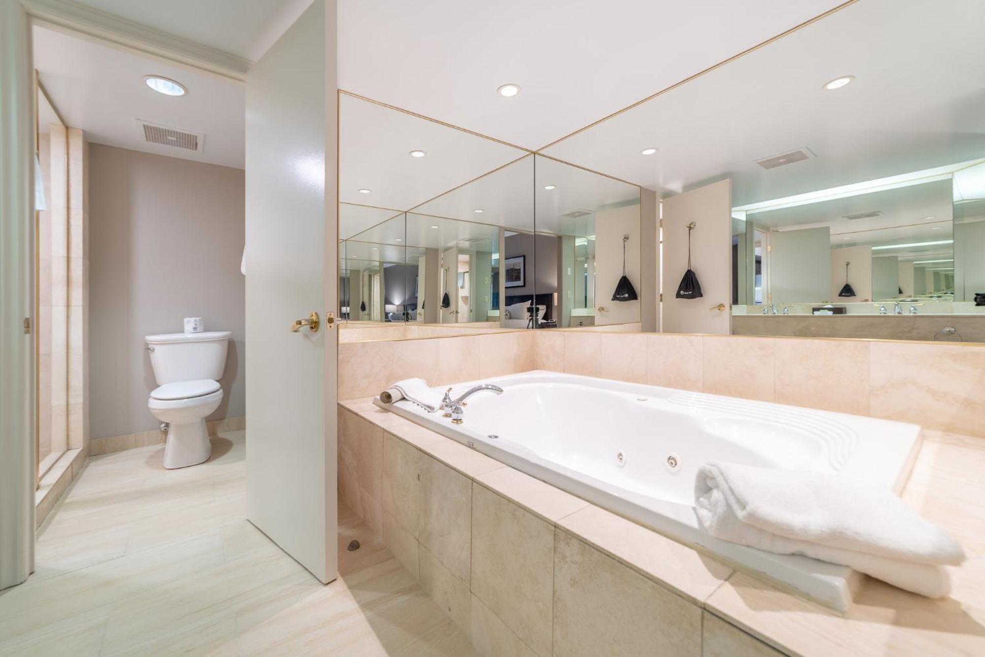 Horseshoe Valley Suites - The Azure Shanty Bay Экстерьер фото