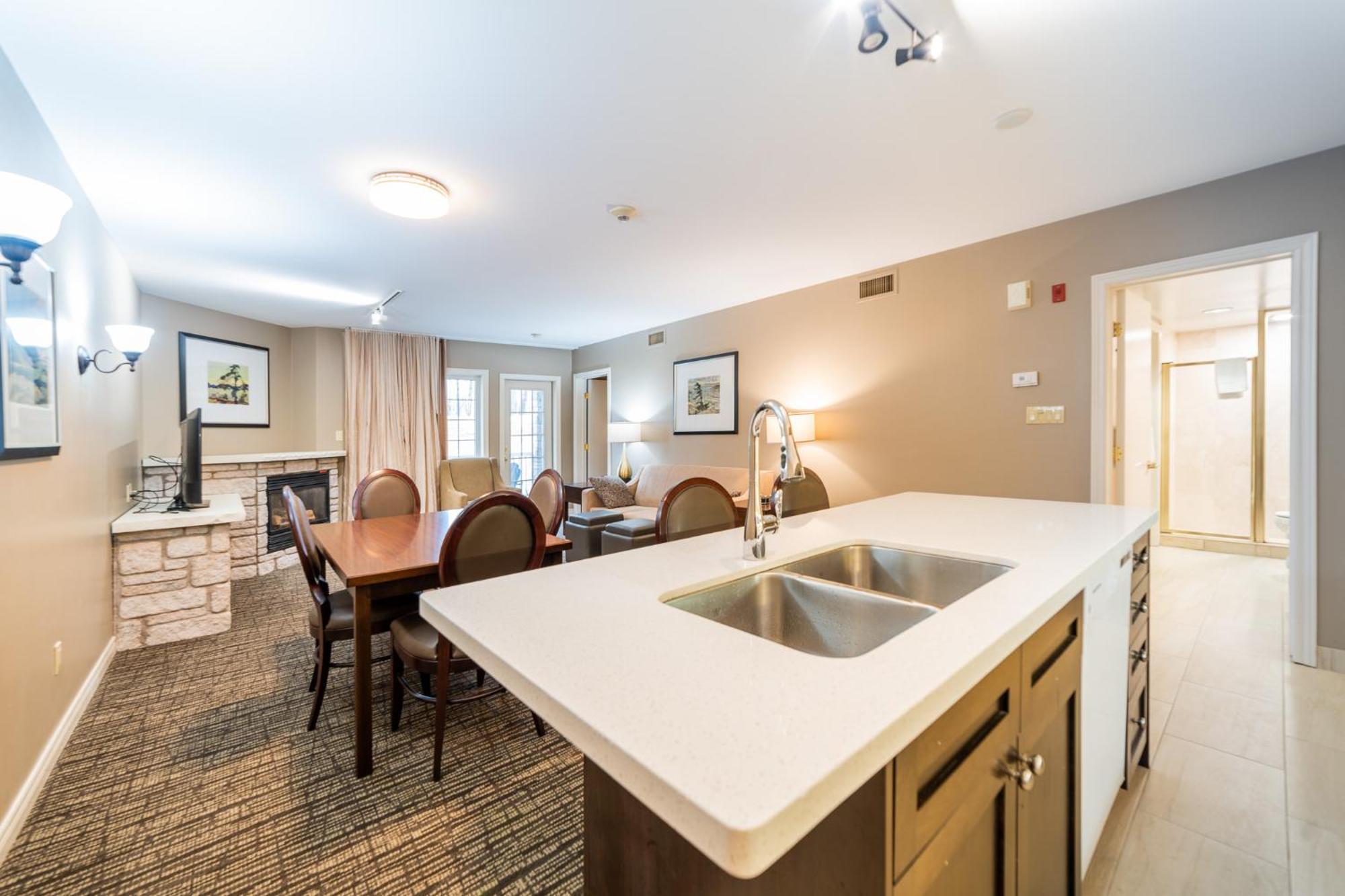 Horseshoe Valley Suites - The Azure Shanty Bay Экстерьер фото